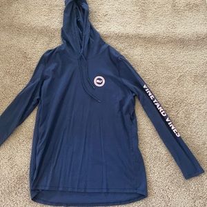 Navy blue Vineyard Vine t-shirt hoody